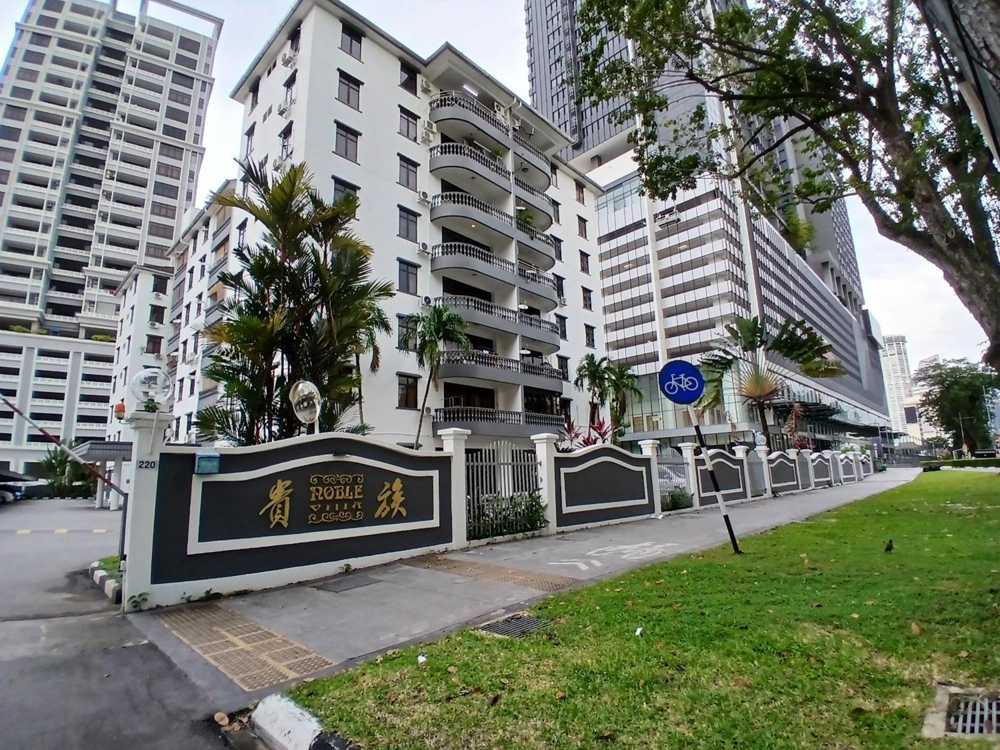 Noble Center Macalister 3 Bedroom 2 Carpark Apartment George Town